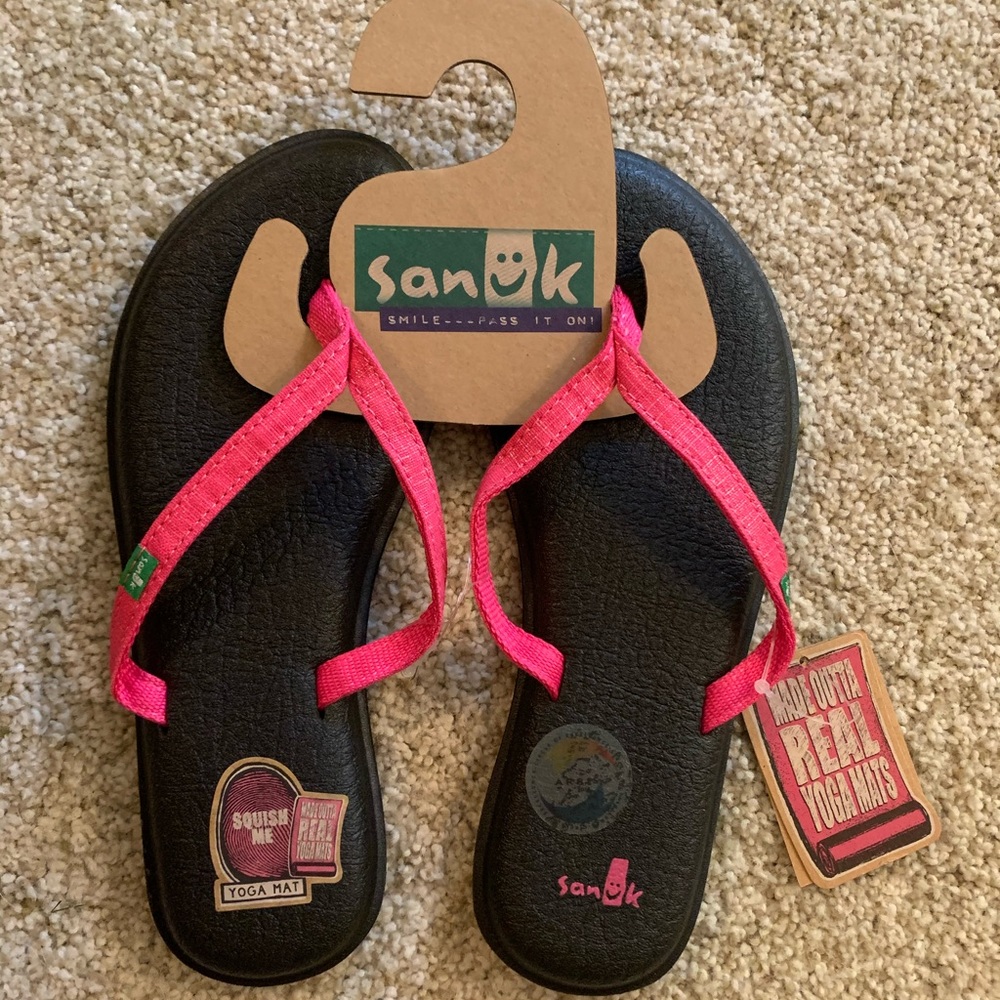 NWT Sanuk Flip Flops